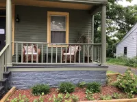 Lovely 2 queen size bedroom apt one block from Rough Draft and Uptown Kingston