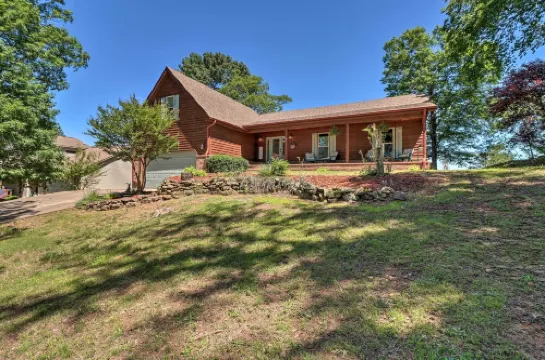 Unbeatable Views on Greers Ferry Lake-Spacious-Peaceful-Serene-Family Friendly