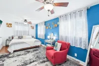 Vibrant  Pet and Family friendly fully fenced yard great location