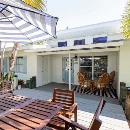 Golf cart Inc + 4bd/2bth + private pool!