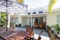 Golf cart Inc + 4bd/2bth + private pool!