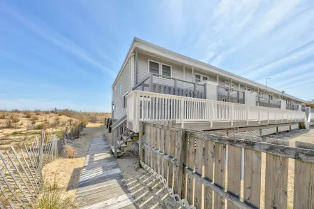 Book for Next Summer! Amazing Views! Don't Miss Out! Read Our Reviews! Отели рядом с достопримечательностью «Дьюи Бич»