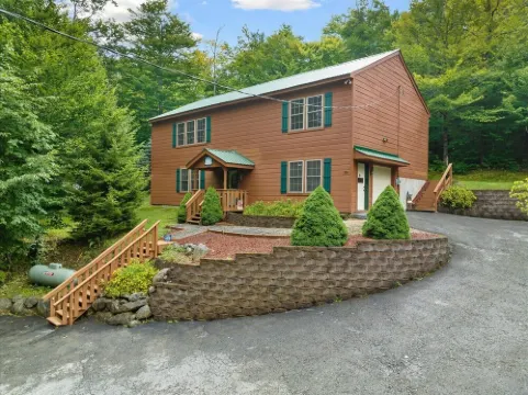 Roomy 3BR Cabin, easy access to snowmobile trail 4 & Hollywood Hills beach/ boat