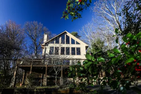 "The Twisted Branch" lodge at Bent Tree