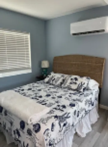 Romantic Getaway, #302, 2 min walk to the beach.