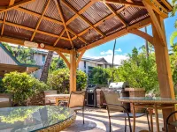 Pool View, 5Min Walk to Charley Young or Kam 1  Beach, Luscious King-Bed. AC