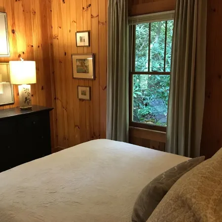 Minutes To Town, Wooded 2 Acre Retreat