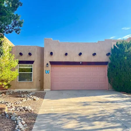 Charming and Cozy 3-bedroom house with WiFi, in superb Rio Rancho