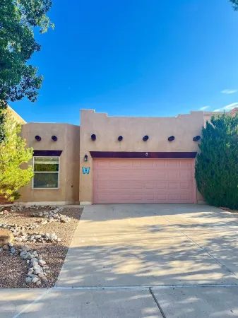 Charming and Cozy 3-bedroom house with WiFi, in superb Rio Rancho