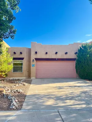 Charming and Cozy 3-bedroom house with WiFi, in superb Rio Rancho
