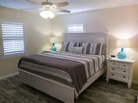 Newly Furnished 2 Bedroom, 1 1/2 Bath House With 2 Porches Close To The Villages Hotels in Fruitland Park