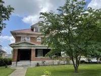 Historic Walnut Street  Huge Home 8 bedrooms 4 bath