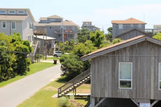 In The Heart of Hatteras Village. Close to Beach, Restaurants and Marinas.