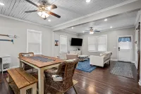Southport Salty Patriot-Walk to DT/Pets/Fully fenced with firepit!