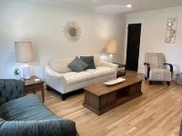 Restful Mid-Mod in the heart of Hickory Hotel dekat Hickory Landmarks Society