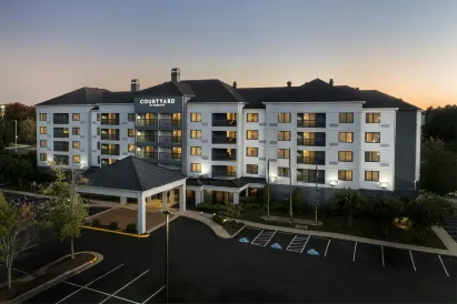 里士滿切斯特萬怡酒店