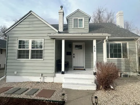 Charming Downtown Retreat Отели рядом с достопримечательностью «Casper Events Center»