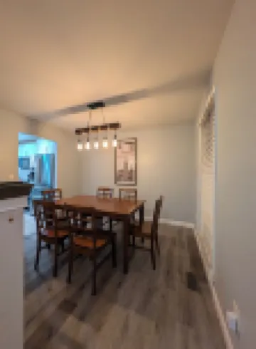 cul-de-sec home 4BR 3.5 Baths Sleeps 7 Jacuzzi tub