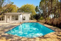 Luxury Newly Renovated Home w/Private Pool+Fire Pit+BBQ Near Downtown&Airport - Private Pools