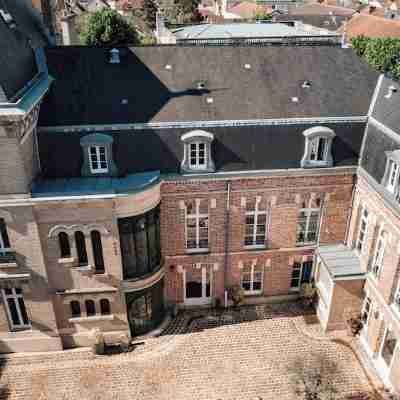 Hotel Castel Jeanson Hotel Exterior