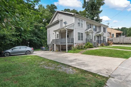 Renovated 5BD Townhome; 2 Minutes from Serene Marietta Square Highlights