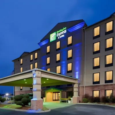 Holiday Inn Express & Suites Charleston-Southridge by IHG Hotels near Kanawha State Forest