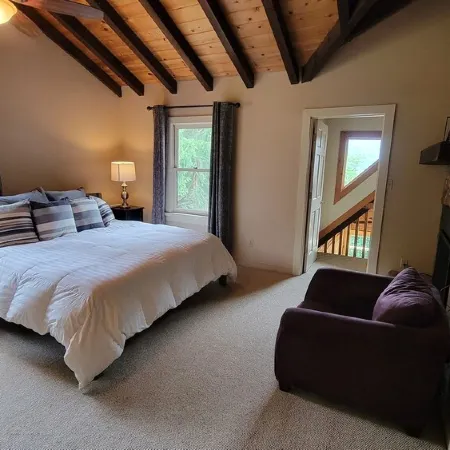 Charming home in Seven Devils. Close access to tubing, ziplining, & hiking.