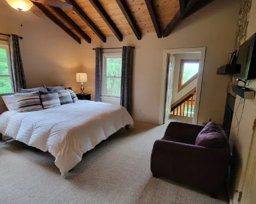 Charming home in Seven Devils. Close access to tubing, ziplining, & hiking. Ξενοδοχεία στην πόλη Seven Devils