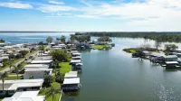 Lakeside Landing on Lake Dora w/ Boat Dock