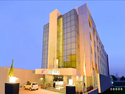 Taj Vilas Hôtels à : 