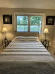 Cozy Home Away From Home! Right Outside of the City! Dog Friendly!