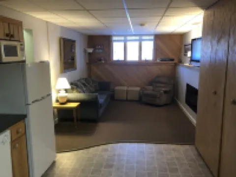 Ski In/Out at SugarloafShort Walk or Shuttle to Bars and Base AreaSleeps 4