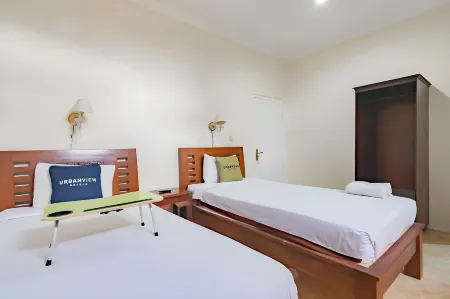 Urbanview Hotel Mon Bel Cibodas by RedDoorz Отели рядом с достопримечательностью «Botanic Garden Cibodas»