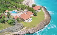 Maltese Falcon Villa 3bd by Zenbreak Hotels near Best Christmas Front Garden