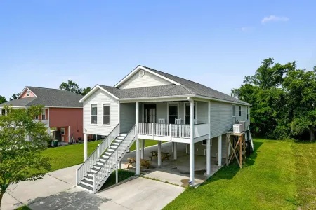 Family-sized beach retreat w/ gulf views