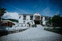 LakeSide Hotel & Spa