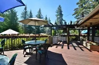 Station House Inn South Lake Tahoe, by Oliver