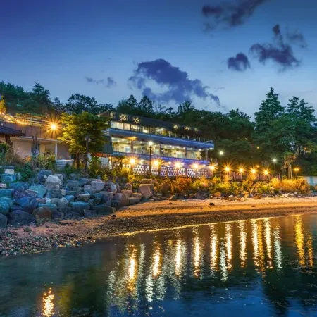 Geoje Island Jangmok Hawaii Pension (Caravan)