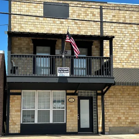 Pop & Grand's on the Square!  Apartment with a balcony on the square