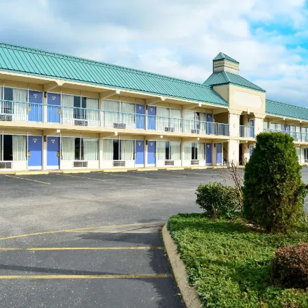 Motel 6 Pulaski, TN