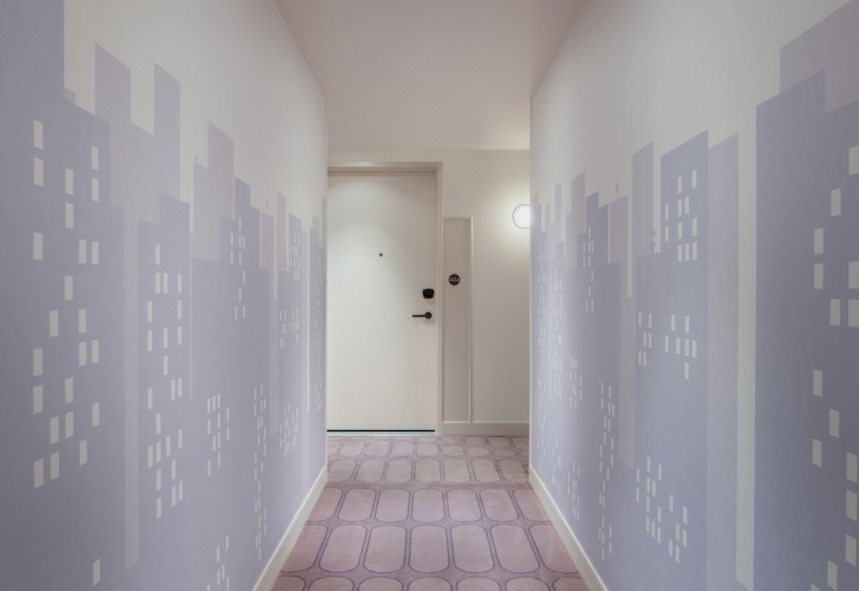 2. 모토 바이 힐튼..