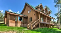 Grinning Bear Lodge: Hot Tub, Deck, Fire-Pit Game Loft & Fully Stocked Kitchen