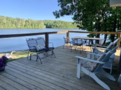 Renovated Cabin on 300 ft Waterfront (Pet Friendly)