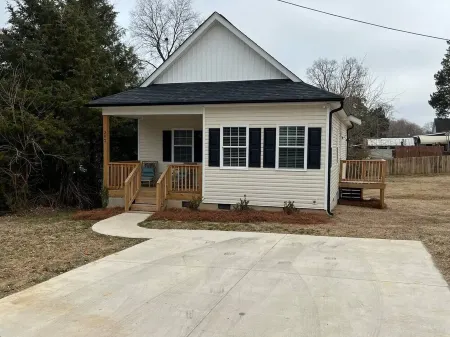 3 bed 2 bath new construction home built in 2021