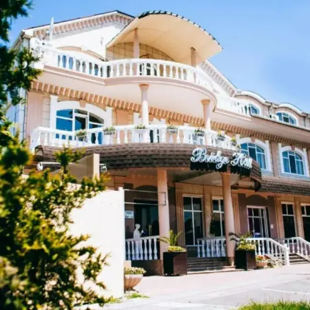 Bridge Hotel (Бридж Отель) от Травел Хотелс Антураж