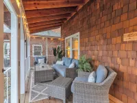 Dover Dreamin’ – Lake Life starts here! 3BD, 3BA Retreat, Steps from the Water Hotels in Dover