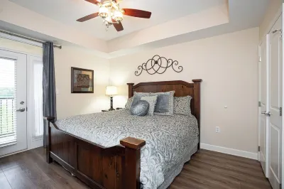 Luxury Riverfront spacious condo in perfect location near Tanger Outlets