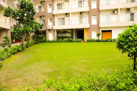 Hotel Shri Radha Nikunj Vrindavan Opposite Prem Mandir