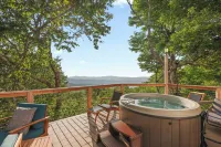AMAZING SUNSET VIEWS WITH HOT TUB!!  PETS WELCOME!! GREAT FOR FAMILIES!! GAMES!!