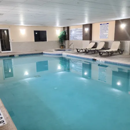 Comfort Suites Forsyth near I-75